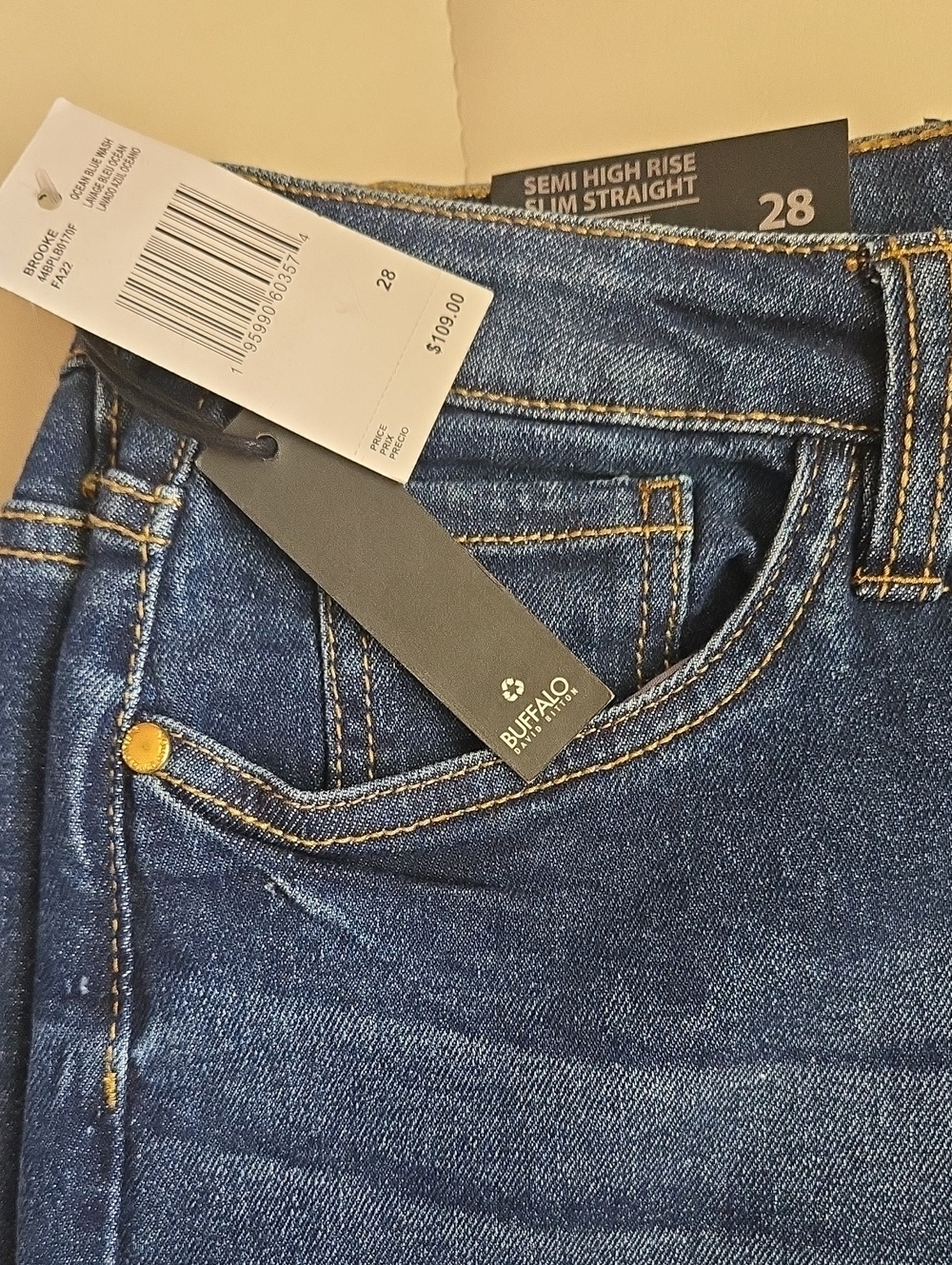 NWT Semi High Rise Slim Straight Jeans – Size 28 – $109 Retail